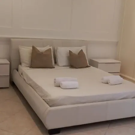 St Julians Lux *